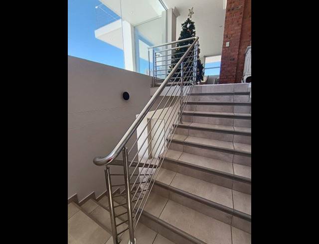 4 BEDROOM HOUSE FOR SALE IN HARTENBOS HEUWELS